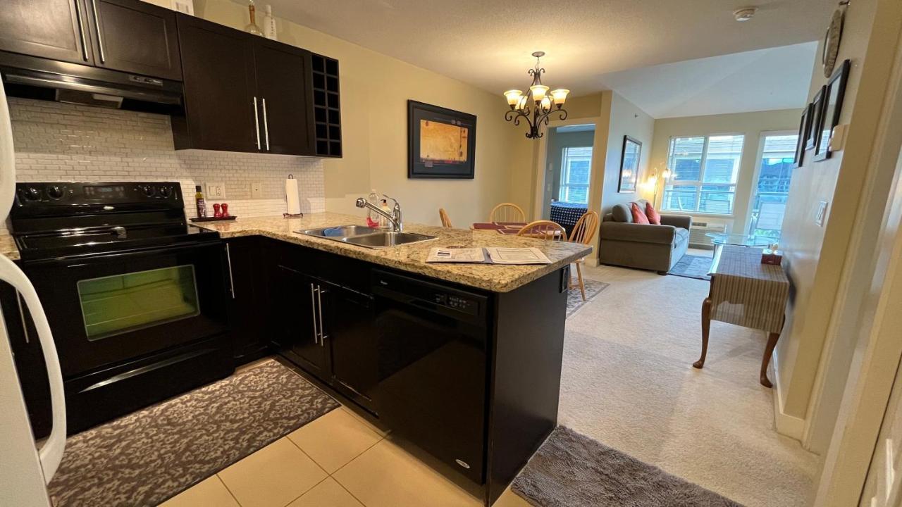 Waterscapes Resort Kelowna 2 Full Bedrooms Suite Vacation Rentals, Short Term Rentals. Kültér fotó